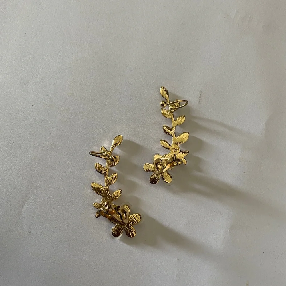 Floral Ear Cuff - Picture 5 of 8